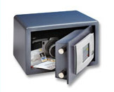 Hoteltresore Hotelsafes mit elektronischem Zahlenschloss. Inkl. Aufkleber mit einfacher Bedienungsanleitung. Generalcode und Notschlüssel für den Hotelier.
